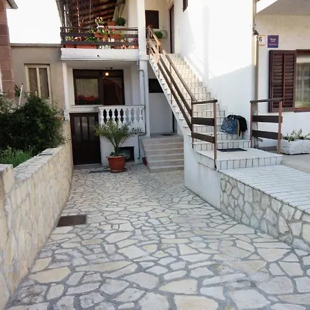 5301b Vrbnik