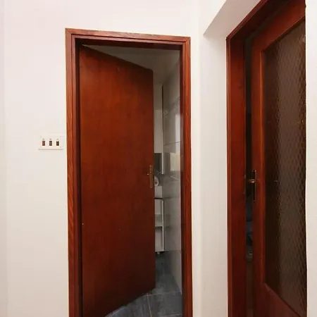 5301b Apartment