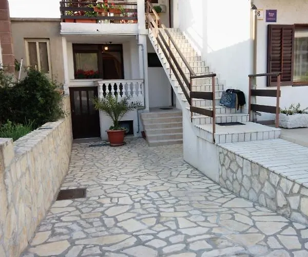 5301b Vrbnik (Primorje-Gorski Kotar)