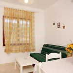 5301b Apartament *